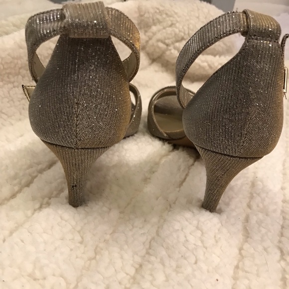 silver and gold two tone heel shoes - Picture 3 of 7